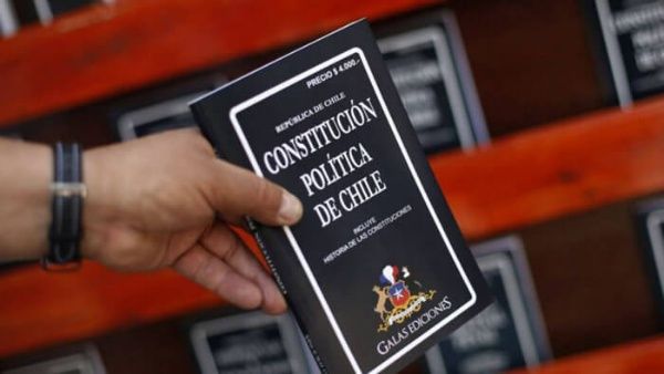 La operación para postergar (¿o eliminar?) el plebiscito