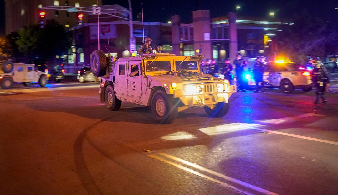 La Policía de EE.UU. mata a tiros a un hombre en medio de las protestas en Louisville