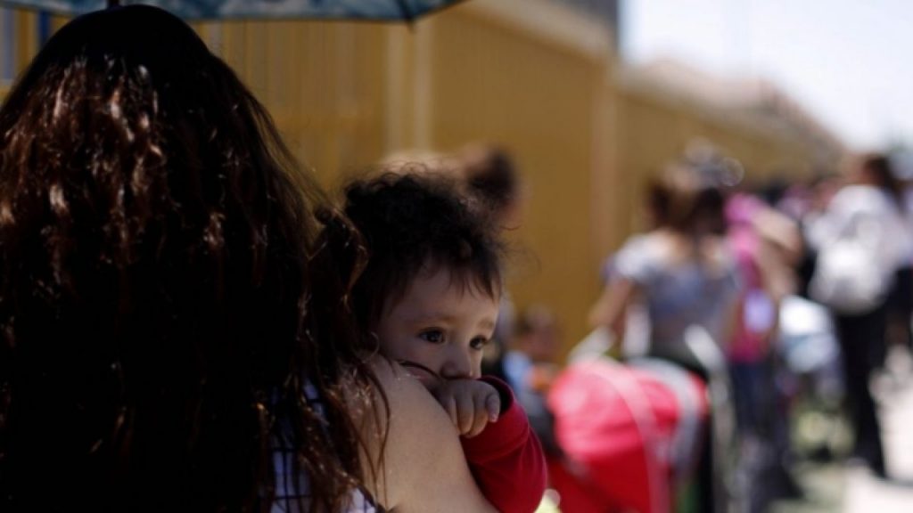 Pensiones alimenticias y el 10% de las AFP: La iniciativa que desnuda la crisis de un modelo que precariza a las madres