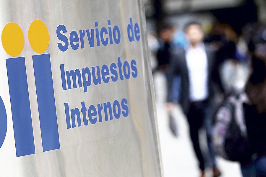 Improvisado bono del gobierno: El SII colapsa y admite que no puede comprobar ingresos de trabajadores dependientes