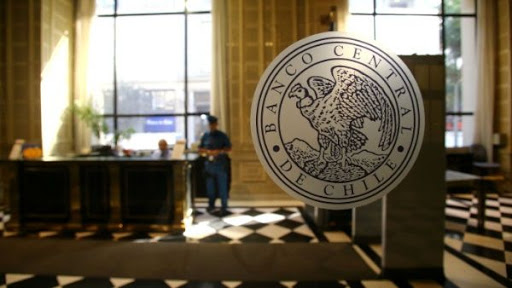 “La gente rica está asustada”: Los grandes empresarios huyen de Chile para proteger sus capitales, y de paso retiraron 3.800 millones de dólares del país